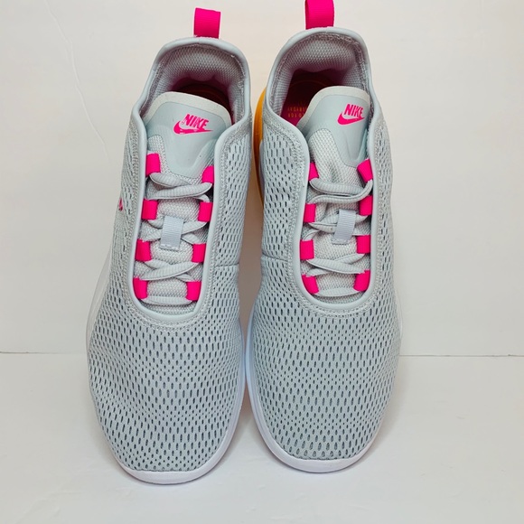 WMNS NIKE AIR MAX MOTION 2 - Picture 3 of 9